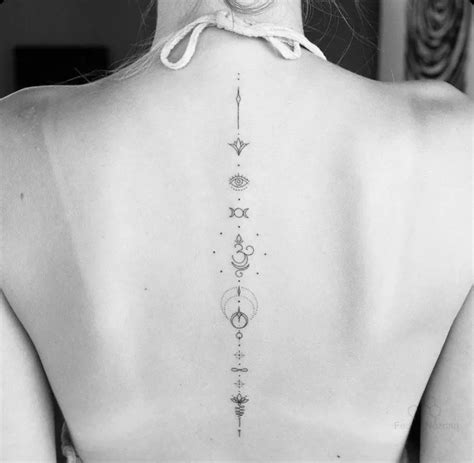 tattoo colonne vertébrale femme|20 idées de tatouages sur la colonne vertébrale pour femme